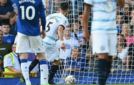 Chelsea derrota o Everton com gol de Jorginho e estreia com vitória no Inglês