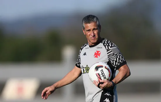 Vasco anuncia a saída do técnico Jorginho