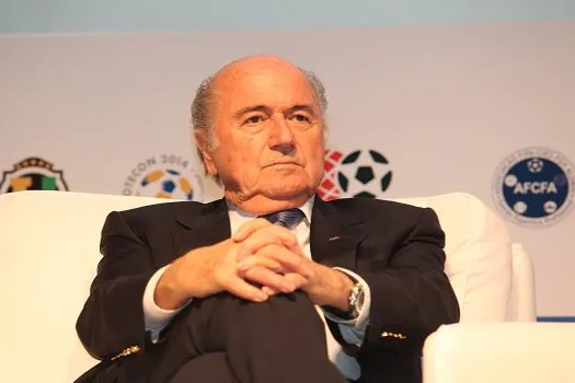 Blatter mostra ‘alívio’ após audiências sobre suposto pagamento ilícito a Platini