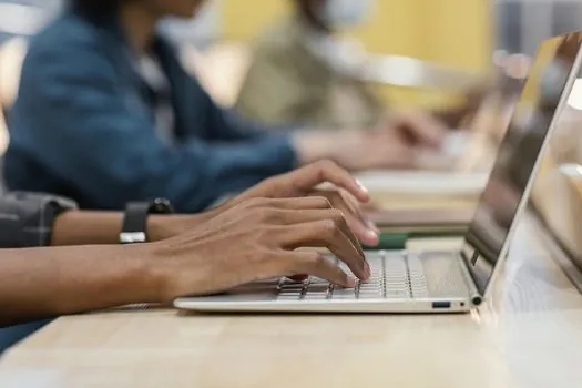 Engajamento de jovens na política pode mudar rumos da história