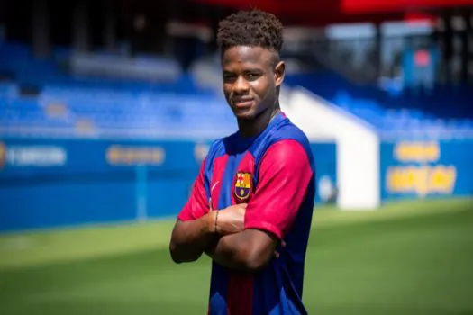 Barcelona contrata jovem senegalês de 18 anos e revela multa rescisória de R$ 2,1 bilhões