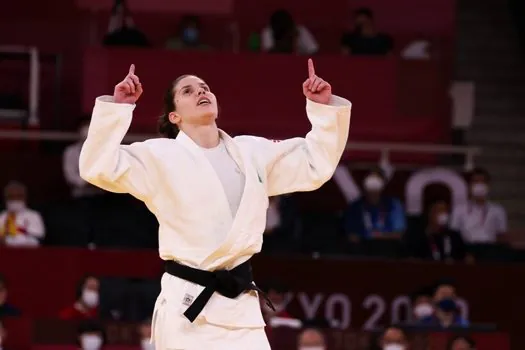 Alana Maldonado derrota georgiana e conquista ouro no judô na Paralimpíada