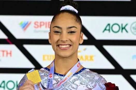 Júlia Soares leva ouro em tradicional evento de ginástica na Alemanha