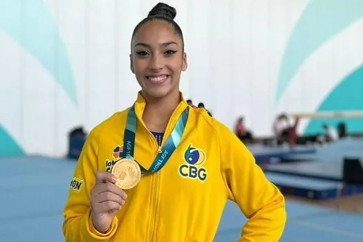 Júlia Soares é ouro no solo em etapa da Copa do Mundo da Ginástica