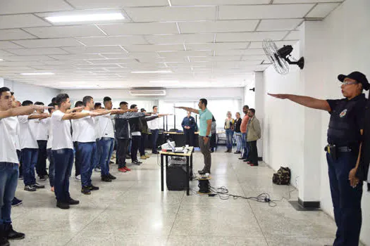 160 jovens de Diadema realizam Juramento à Bandeira