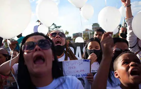 Delegado diz que adolescente morto foi executado por policial e ex-PM