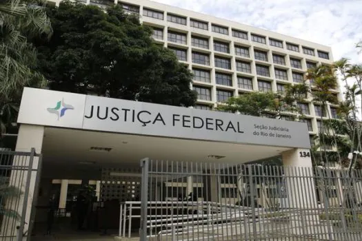 Juíza condena ex-dirigentes do Postalis e da Petros por desvios na compra de debêntures