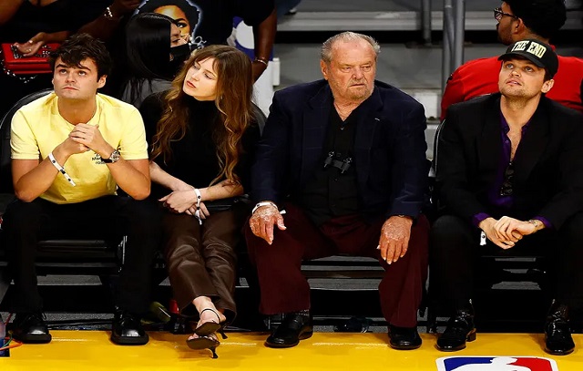 Jack Nicholson retorna à quadra para o jogo do playoff do Lakers