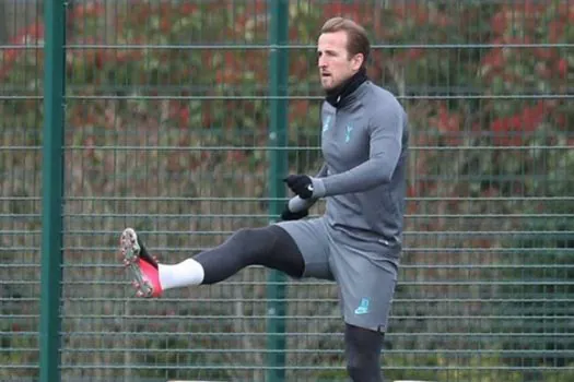 Harry Kane volta a treinar com o Tottenham dias antes de encarar o Manchester City