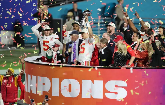 Kansas City Chiefs supera o Philadelphia Eagles e conquista o Super Bowl