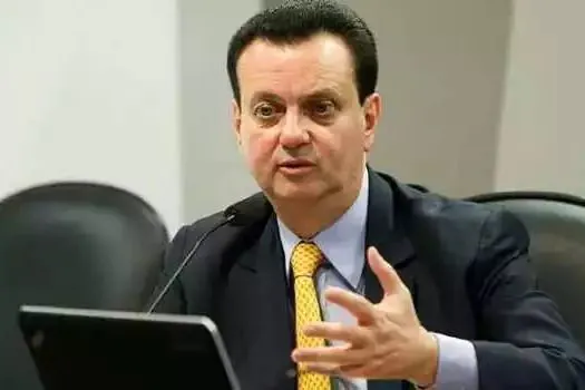 Para ampliar bancada do PSD, Kassab se equilibra na polarização nacional