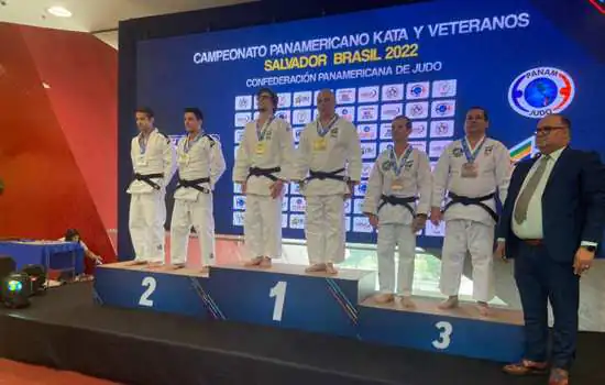 Dupla de Ribeirão Pires conquista ouro no Pan-Americano de Kata