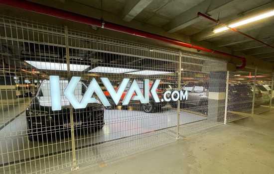 Kavak inaugura showroom no Atrium Shopping