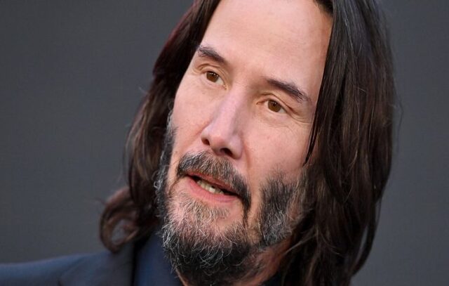 Mulher desaparecida é procurada por policiais na casa de Keanu Reeves