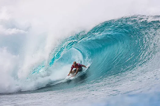 Ministro da Austrália alerta surfista não-vacinado Kelly Slater: “Sabe as regras”