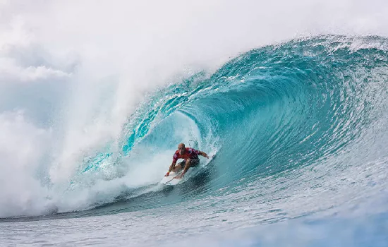 Ministro da Austrália alerta surfista não-vacinado Kelly Slater: “Sabe as regras”