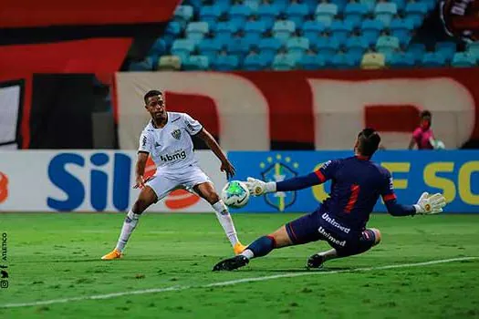 Atlético-MG vence fora de casa e assume a liderança do brasileirão