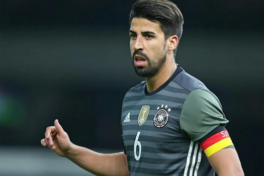 Khedira diz que técnico alemão ameaçou tirar quem fizesse piada na pausa do 7 a 1