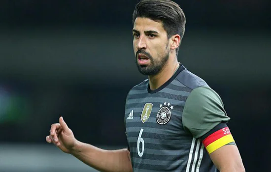 Khedira diz que técnico alemão ameaçou tirar quem fizesse piada na pausa do 7 a 1