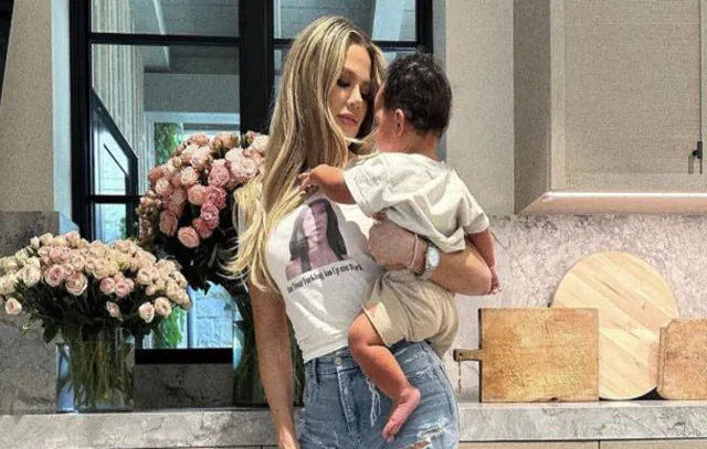 Khloe Kardashian anuncia nome do filho após um ano do nascimento