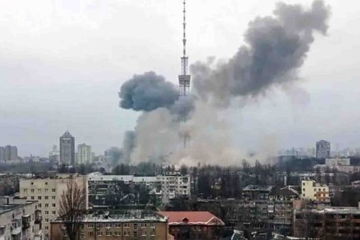 Ataque aéreo em Kiev: drones russos deixam 2 mortos e feridos em cidade ucraniana