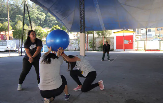 Professores de Educação Física participam de capacitação sobre Kin-ball