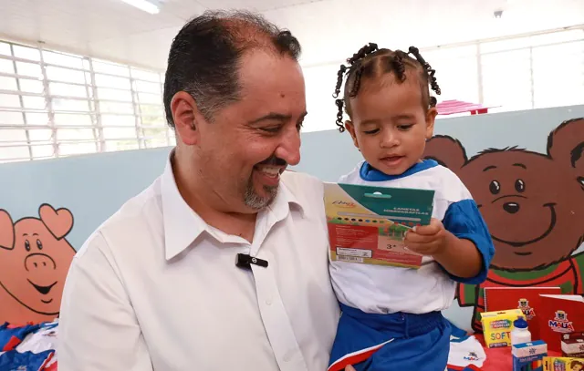 Prefeitura de Mauá começa a entregar uniformes e kits escolares