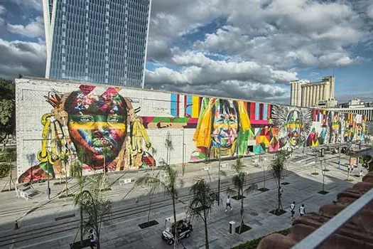 Kobra pinta mural de 3.000 m²