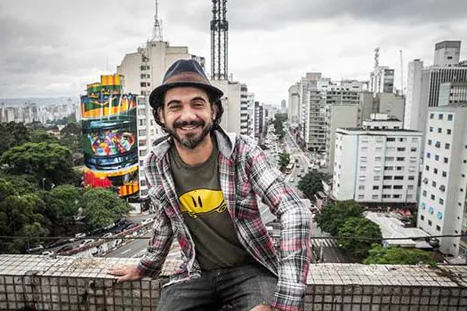 Eduardo Kobra inicia projeto de restauração no mural A lenda do Brasil