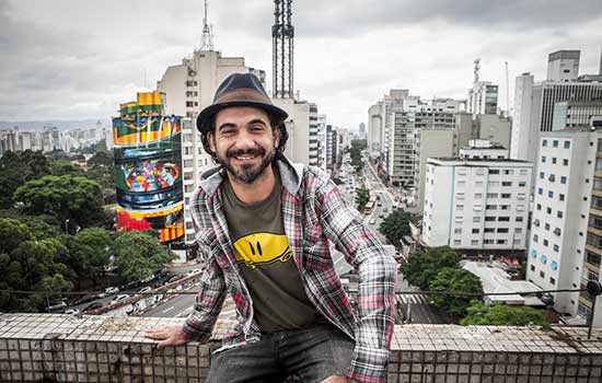 Eduardo Kobra inicia projeto de restauração no mural A lenda do Brasil