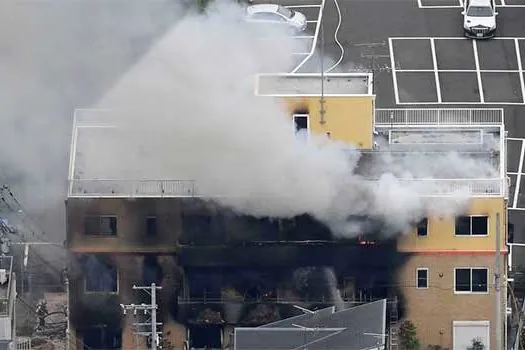 Incêndio criminoso deixa 33 mortos em estúdio de animação no Japão