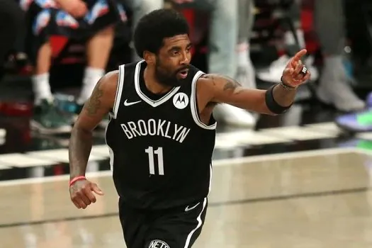 Brooklyn Nets afasta Kyrie Irving por se recusar a tomar vacina