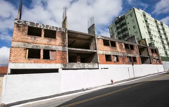 São Caetano lacra prédio abandonado no Bairro Santa Maria