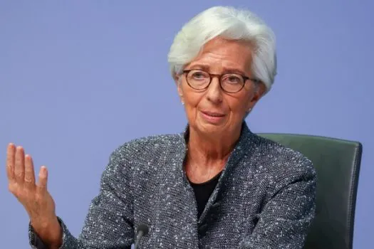 ‘Vamos manter trajetória atual de aumento de juros’, diz Lagarde em Davos