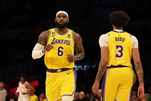 Lakers batem os Timberwolves aceleram ritmo para chegar aos playoffs na NBA