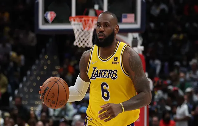 Lakers batem Warriors mesmo com atuações apagadas de LeBron e Davis