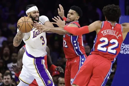 Lakers buscam reação incrível, mas falham na prorrogação e perdem para os 76ers