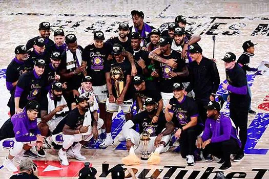 Los Angeles Lakers atropela Miami e conquista 17º título da NBA