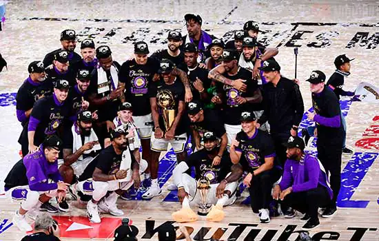 Los Angeles Lakers atropela Miami e conquista 17º título da NBA