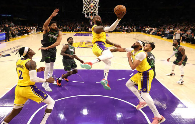 Lakers e Hawks vencem seus jogos no play-in e confirmam vaga nos playoffs da NBA