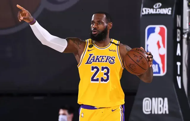 Lakers têm volta de LeBron