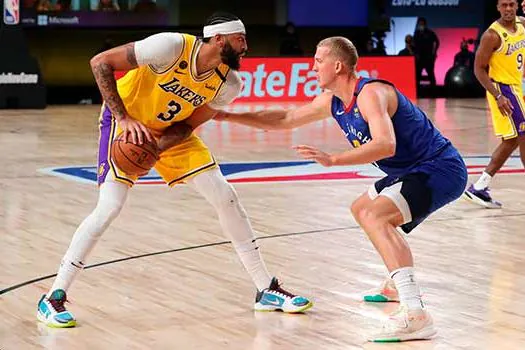 LeBron e Anthony Davis comandam primeira vitória dos Lakers na final da Conferência