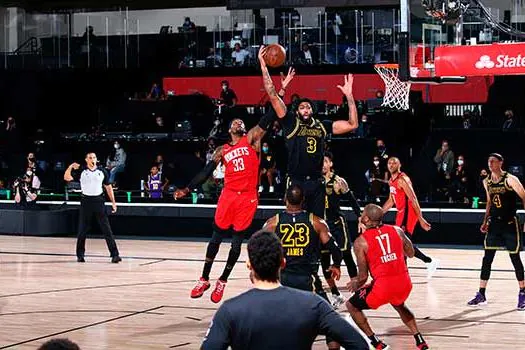 Bucks conseguem primeira vitória na série e Lakers empatam com os Rockets