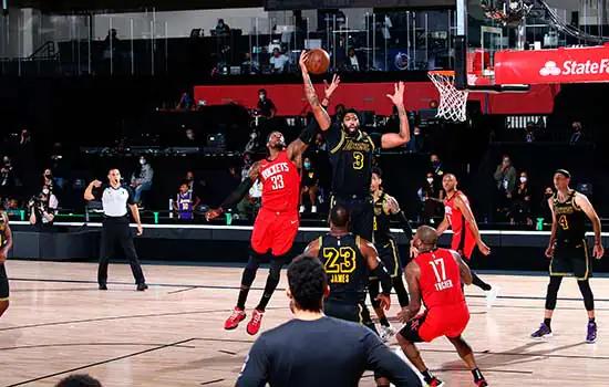 Bucks conseguem primeira vitória na série e Lakers empatam com os Rockets