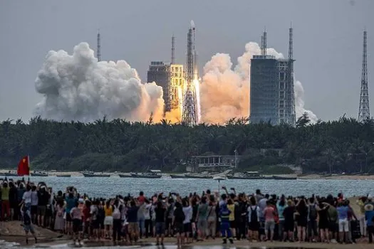 China lança primeiro módulo de sua futura estação espacial