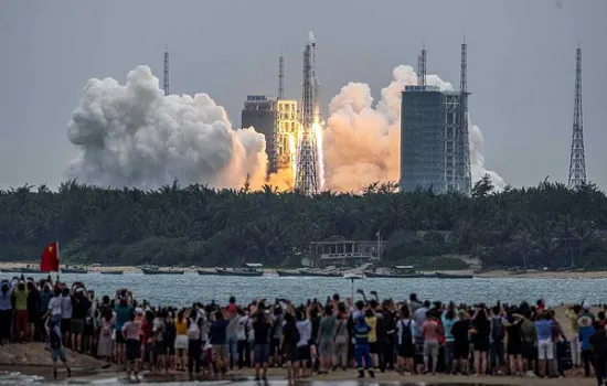 China lança primeiro módulo de sua futura estação espacial