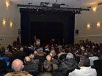 Lançamento de Raízes faz público lotar Teatro Santos Dumont