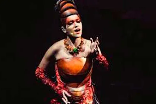 Do Guri para o mundo:Cantora do Cirque du Soleil conheceu a música por programa social