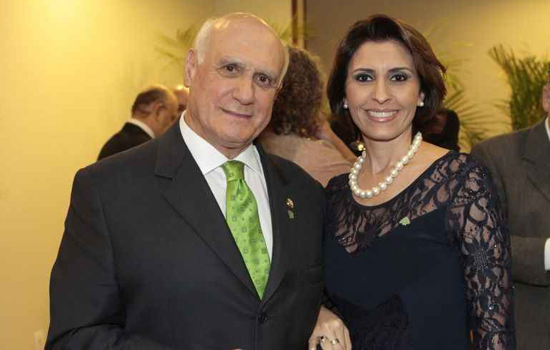 O senador Lasier Martins (PSD/RS) e a esposa