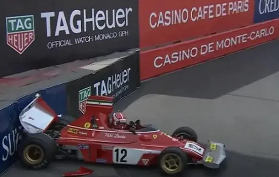 Leclerc sofre maldição caseira e bate Ferrari histórica de Niki Lauda em Mônaco